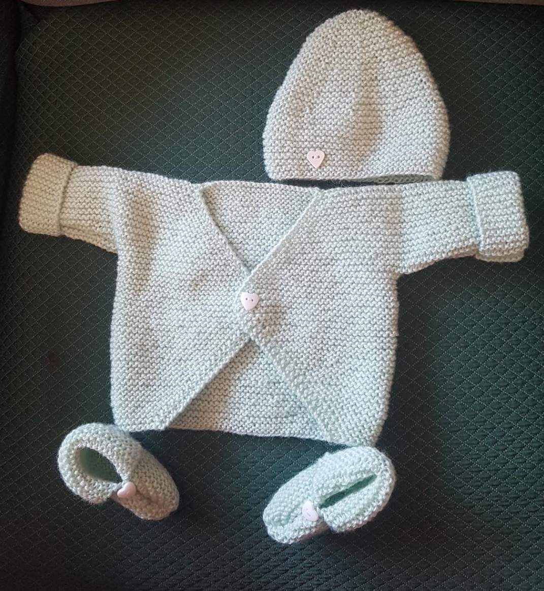 KIT NAISSANCE : couverture bébé + bonnet + chaussons + doudou